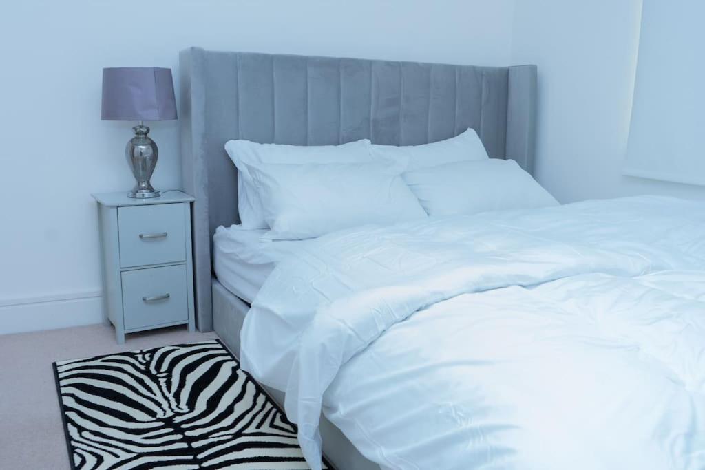 1 Bed Luxury Comfortable Apt London Exteriör bild