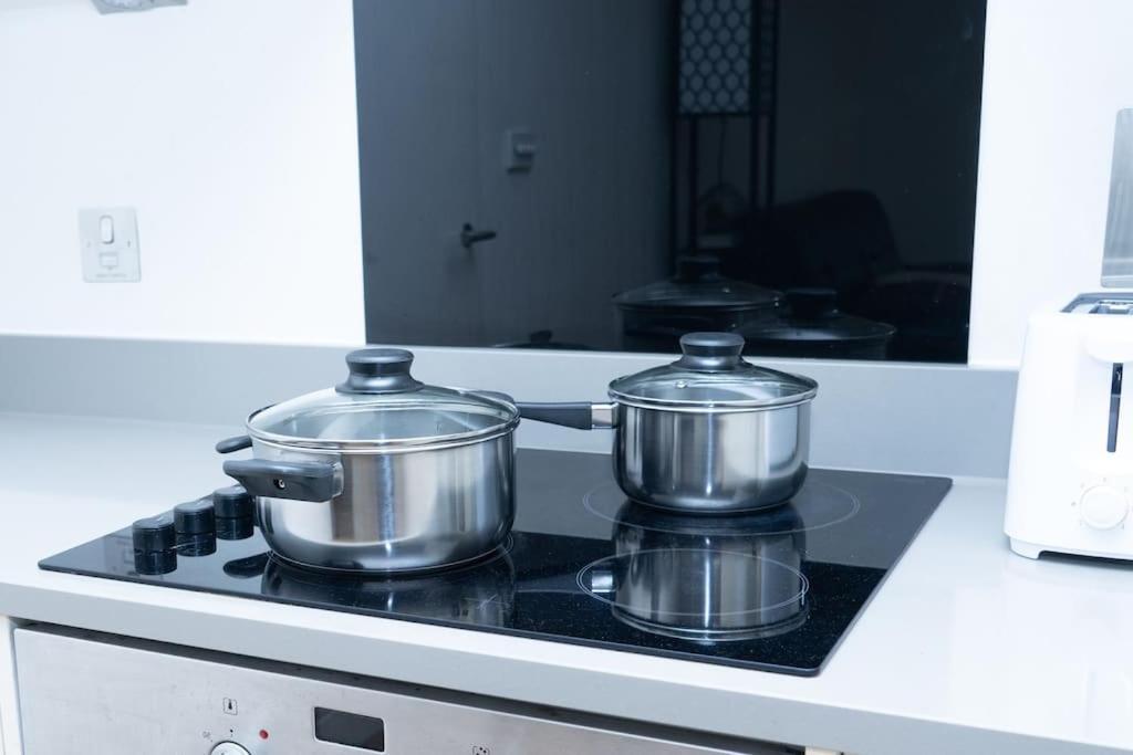 1 Bed Luxury Comfortable Apt London Exteriör bild