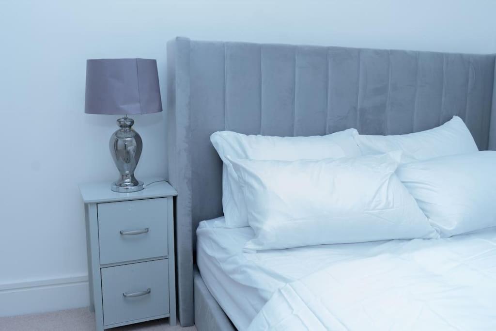 1 Bed Luxury Comfortable Apt London Exteriör bild